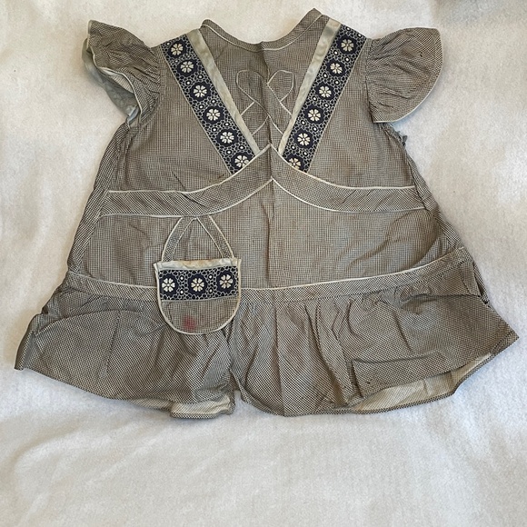 Antique Little Girl’s Apron With Photo of Original Owner Wearing It - Picture 7 of 16